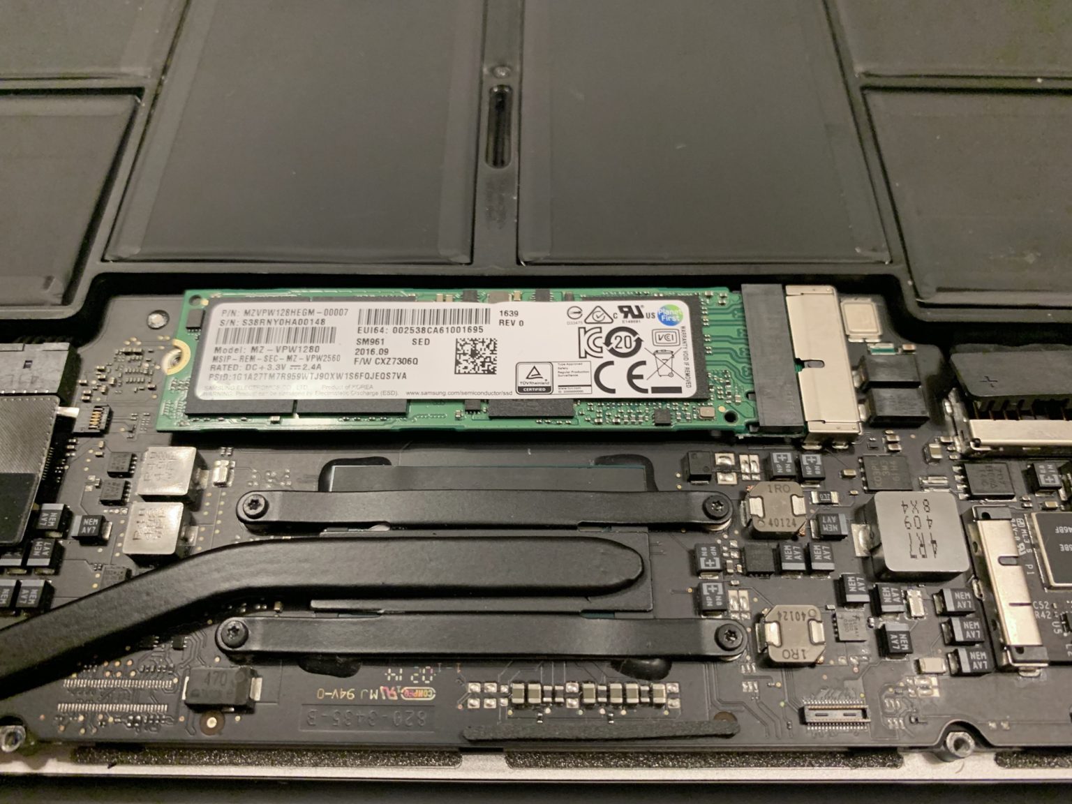 【復活の儀】ジャンクMacBook Air Early 2014 11インチにSAMSUNG M.2 SSD SM961を換装